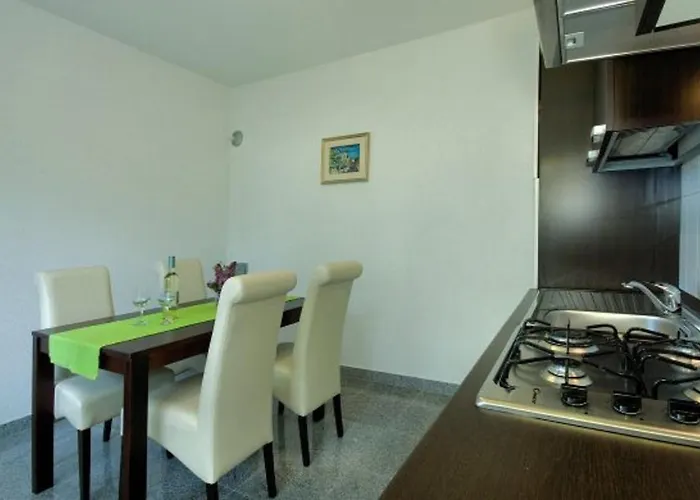 Cool & Charming Apartment Novi Vinodolski